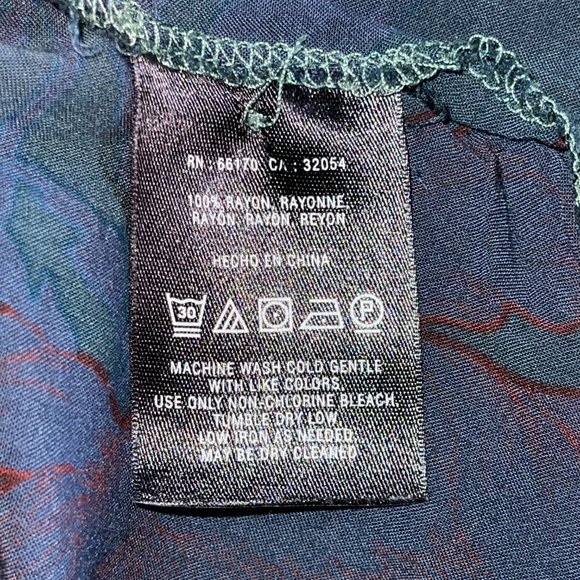 Women's Edme &Esyllte Anthropologie Blue Floral Gradient Flowy Top M - Picture 8 of 8